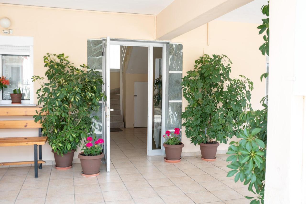 Μpasias Apartments Paralía エクステリア 写真